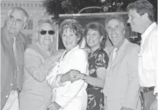  ?? 2001 PHOTO BY VINCE BUCCI, GETTY IMAGES ?? Garry Marshall, left, and Happy Days stars Tom Bosley, Marion Ross, Erin Moran, Henry Winkler and Anson Williams.