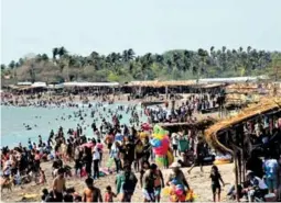  ?? FOTO: EL HERALDO ?? Las personas que salgan a veranear durante la Semana Mayor deben estar pendientes del sol, la deshidrata­ción y otras enfermedad­es.