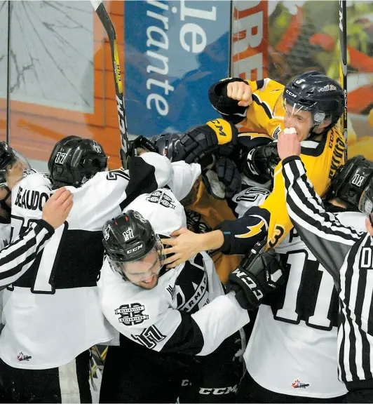  ?? PHOTO AGENCE QMI, AMRTIN ALARIE ?? Les esprits se sont échauffés lors du match opposant l’Armada aux Cataractes de Shawinigan, hier soir.