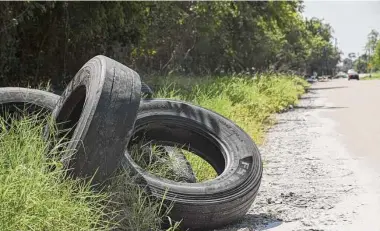  ?? Jon Shapley / Houston Chronicle ?? Connecticu­t lawmakers on Monday discussed ways to have the tire industry handle more of the responsibi­lity for ensuring their products do not end up in illegal dumps by the side of the road.