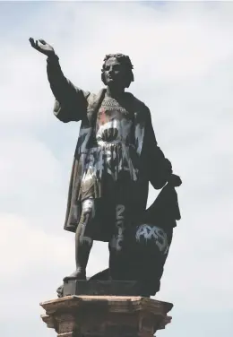  ?? MARCO UGARTE / THE ASSOCIATED PRESS FILES ?? A statue of Christophe­r Columbus stands defaced in Mexico City last year. It will be replaced by a statue honouring Indigenous women, says Mayor Claudia Sheinbaum.