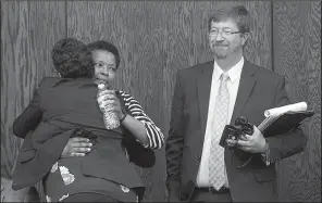  ?? Arkansas Democrat- Gazette/ BENJAMIN KRAIN ?? Valerie Tatum ( back to camera), head of Covenant Keepers College Preparator­y Charter School in southwest Little Rock, thanks Arkansas Board of Education Assistant Commission­er Annette Barnes and Commission­er Johnny Key on Tuesday after the board voted...