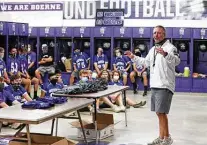  ?? Tom Reel / Staff photograph­er ?? Boerne coach Che Hendrix is proud of how his team prepared for the season, even when relegated to Zoom meetings.