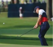  ?? THE ASSOCIATED PRESS ?? Leader Gary Woodland chips to the 17th green Thursday during the first round of the PGA Championsh­ip at Bellerive Country Club in St. Louis.