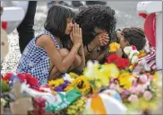  ?? CALLA KESSLER / THE NEW YORK TIMES ?? Jennifer Armendariz and her children Sofia, 10, and Ethan, 7, mourn at a makeshift memorial at the Walmart in El Paso, Texas, on Tuesday.