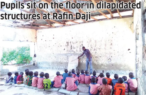 ?? Photo Abubakar Sadiq Isah ?? Pupils sit on slabs inside one of the dilapidate­d classrooms at LEA Primary School, Rafin Daji, Abaji Area Council.