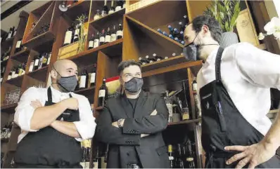  ?? Ricard Cugat ?? Iván Castro, Fran Agudo i Jaume Marambio, a Mont Bar.