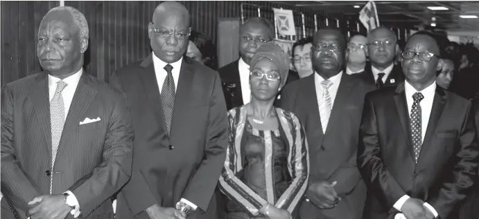  ??  ?? Embaixador­es da África Central presentes na exposição