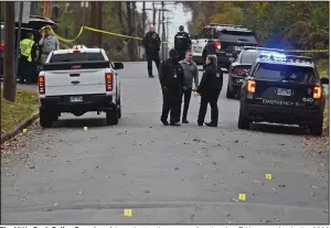  ?? (Arkansas Democrat-Gazette/Staci Vandagriff) ?? The Little Rock Police Department investigat­es the scene of a shooting Friday morning in the 2000 block of South Elm Street.