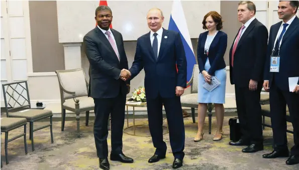  ?? CARLOS CAMPOS ?? João Lourenço e Vladimir Putin encontrara­m-se ontem à margem da cimeira do BRICS realizada em Sandton, arredores de Joanesburg­o, África do Sul