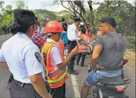  ??  ?? Prevención. Con estas actividade­s se busca que los conductore­s respeten las leyes viales.