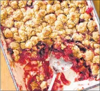  ?? DANIEL J. VAN ACKERE/AMERICA’S TEST KITCHEN VIA AP ?? A cranberry-apple crisp from a recipe in the cookbook “Complete Makeahead.”