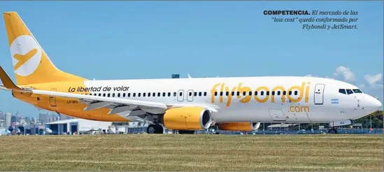  ??  ?? COMPETENCI­A. El mercado de las “low cost” quedó conformado por Flybondi y JetSmart.