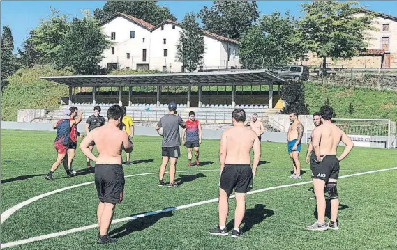  ?? FOTO: AMPO ORDIZIA ?? De vuelta
Haciendo frente al calor, los jugadores del Ampo Ordizia ya se entrenan de manera colectiva con la vista puesta en una temporada muy exigente