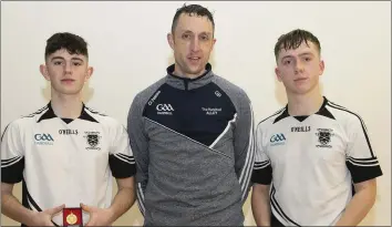  ??  ?? Junior winner Adam Walsh (St. Joseph’s, left) with Gavin Buggy and runner-up Josh Kavanagh (right).