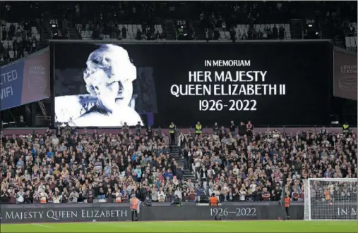  ?? ?? Homenaje a la reina de Inglaterra el pasado jueves en el Estadio Olímpico de Londres.
