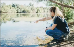  ?? PHOTO COURTESY OF MODESTO IRRIGATION DISTRICT ?? Andrea Fuller, senior biologist for the fishery consultant firm FISHBIO, points out river restoratio­n work for the Modesto and Turlock irrigation districts on the Tuolumne River. Work includes channel and riparian restoratio­n, sediment management and addressing salmon predators. The districts are among the water users seeking voluntary agreements to avoid state-imposed flow plans for fisheries in San Joaquin River tributarie­s.