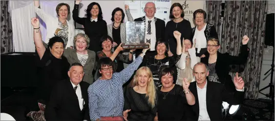  ?? Photo by Michelle Cooper Galvin. ?? Peadar Ó Fionnáin Feile na Bealtaine winners of the Kerry Community Awards Overall award with Sean Quinlan Chairperes­on Kerry Community Awards, Mags Riordan of the Billy Riordan Foundation guest speakerhon­chubhair, Maria Ní Mhurchú, Noirín Fanning,...