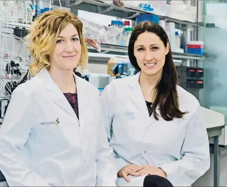 ?? VHIO ?? Las investigad­oras Marie-Eve Beaulieu y Laura Soucek en el Vall d’Hebron Instituto de Oncología (VHIO)
