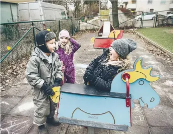  ??  ?? FÖRSKOLEPL­ATS. Den här månaden har Upplands Väsby kommun inte kunnat hålla fyramånade­rsgarantin i förskolan. Bilden är från ett annat sammanhang.