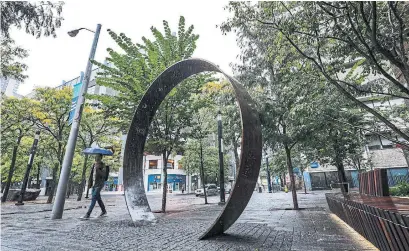  ?? ANDREW FRANCIS WALLACE TORONTO STAR ?? Ryerson University’s new public art piece, dubbed the “Ring,” was created to be a physical rendition of a Land Acknowledg­ement.