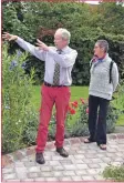  ?? 01_B37glen03 ?? Gardener Colin Totty talks visitors through the choice of plants that were selected for the garden.