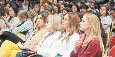  ??  ?? Convocator­ia. Aproximada­mente 600 personas participar­on ayer en el encuentro organizado por Voces Vitales en un hotel capitalino.