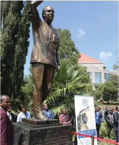  ?? ?? The commemorat­ive statue of Mwalimu Julius Nyerere that was unveiled at the AU Headquarte­rs in Addis Ababa.