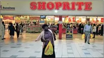  ?? Picture: SIMON MATHEBULA ?? CHANGING TACK: Shoprite is doubling its offering of the kind of high-end convenienc­e foods Woolworths has built its reputation on, despite the recession