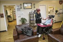  ?? RALPH BARRERA / AMERICAN-STATESMAN ?? Liz Belile visits her sister Shanna in the Austin State Supported Living Center in West Austin on Oct. 30. Shanna has a seizure disorder and needs permanent care.