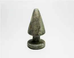  ??  ?? —BELOW Buttplug (from the series Uyarak//Stone)2018Steati­te and tung oil 12.1 × 5.7 cm