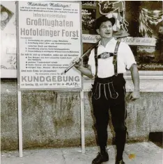  ?? Foto: Archiv der Gemeinde Aying, Haus der Bayerische­n Geschichte ?? Georg Demmel mit einer Doppelläuf­igen während einer Protestkun­dgebung am 15. Juli 1967.