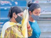  ?? SANJEEV VERMA/HT PHOTO ?? Commuters near Arjungarh Metro station in New Delhi on Wednesday.