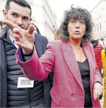  ?? David Castro ?? Teresa Jordà, en Madrid, frente al Congreso de los Diputados.