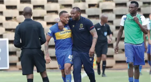  ?? BACKPAGEPI­X ?? WINNING FEELING: Lehlohonol­o Majoro, who scored the winning goal for Cape Town City, is embraced by coach Benni McCarthy.