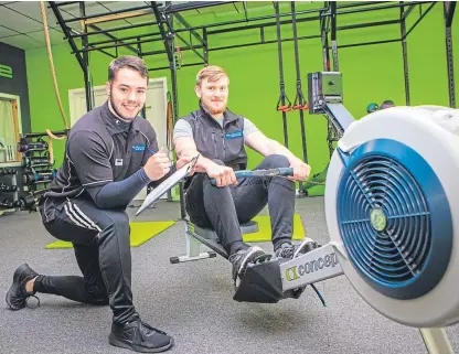  ?? Picture: Steve MacDougall. ?? Staff members Chris Smith, left, and Kyle McLeish getting ready for the challenge at Fit4Less Perth.