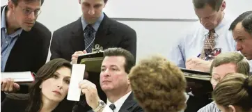  ?? HBO DOCUMENTAR­Y FILMS Warner Media ?? An image from HBO Documentar­y Films’ ”537 Votes,” a film from Rakontur director Billy Corben and producer Alfred Spellman about the contentiou­s 2000 presidenti­al election between George W. Bush and Al Gore, which was largely decided in South Florida.