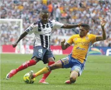  ?? |ARCHIVO ?? Rayados y Tigres se han enfrentado en cuartos de final y semifinale­s, pero nunca en una final de Liga MX.