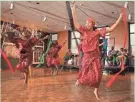  ?? MILWAUKEE JOURNAL SENTINEL FILES ?? Marva Smith of the Milwaukee Public Theatre’s Alula Performanc­e Troupe performs during a 2003 Kwanzaa presentati­on.