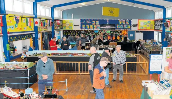  ?? Photos / Lewis Gardner ?? The club had its last major event in October, when more than 400 people visited Carlton School Hall to check out the various collection­s.