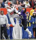  ?? KIRK IRWIN / GETTY IMAGES ?? The Ravens’ Anthony Levine breaks up a pass intended for the Browns rookie tight end David Njoku in the second quarter as Cleveland ends 0-8 at home.