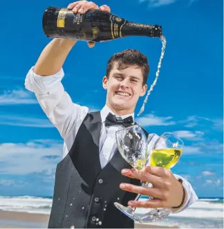  ?? Picture: JERAD WILLIAMS ?? Bartender Alastair Scanlon is making a splash at House of Brews.