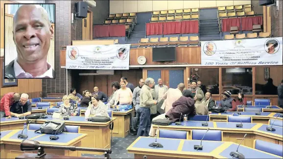  ??  ?? TAKING A STAND: Opposition councillor­s yesterday passed a motion of no confidence in Sol Plaatje Executive Mayor, Mangaliso Matika and elected Pule Thabane (inset) as acting mayor and Boitumelo Stout as acting speaker. Pictures: