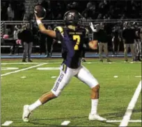  ?? STAN HUDY - SHUDY@DIGITALFIR­STMEDIA.COM ?? Troy High senior quarterbac­k Joe Casale fires the ball downfield against Shenendeho­wa duirng the first half of Friday's Class AA semifinal in Troy.