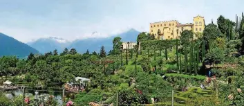  ?? FOTO: CCO ?? Besuchen Sie die blühenden Gärten von Schloss Trautmanns­dorf.