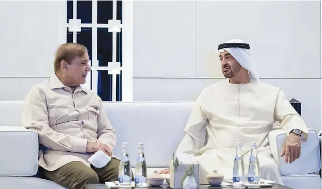  ?? WAM ?? ↑
Sheikh Mohamed Bin Zayed Al Nahyan receives Shahbaz Sharif at Qasr Al Shati’ Palace in Abu Dhabi on Saturday.