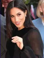  ??  ?? Wave: She acknowledg­es crowd Welcome: Meghan enjoys a traditiona­l Polynesian greeting