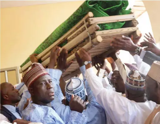  ??  ?? The remains of former President Alhaji Shehu Shagari were being evacuated for interment at Shagari Village in Sokoto