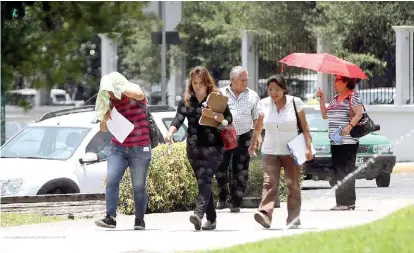  ?? JORGE LÓPEZ ?? Utilizar bloqueador solar y no realizar actividade­s al aire libre, algunas de las recomendac­iones.