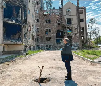  ?? Fotos: Deutsche Bischofsko­nferenz/Elpers ?? Der Augsburger Bischof sah in der Ukraine Zerstörung und Leid.